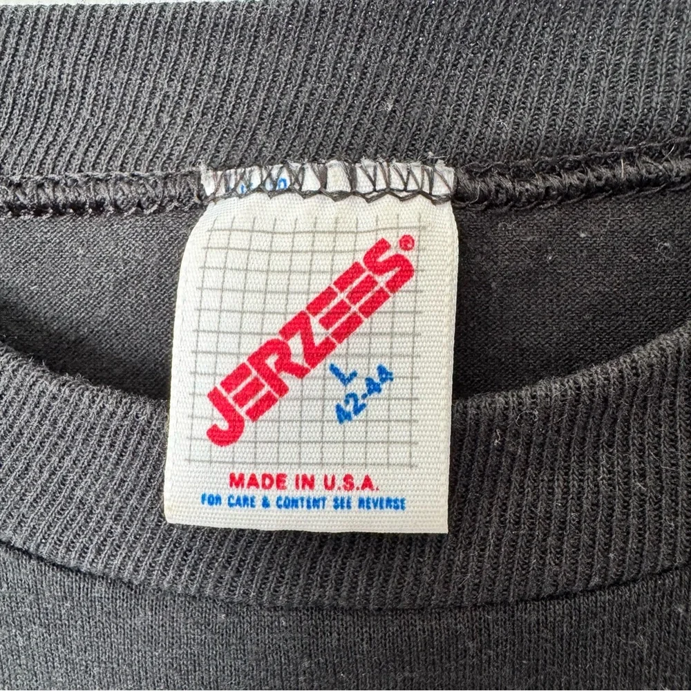 The Red Onion Saloon Alaska Men’s T-Shirt Size Large Black Red White Jerzees - Picture 4 of 8